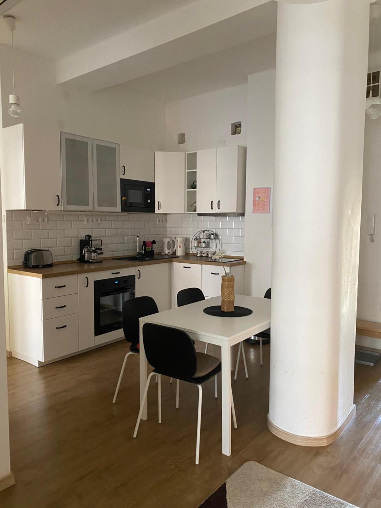 Larix Apartman Budapest Esterno foto